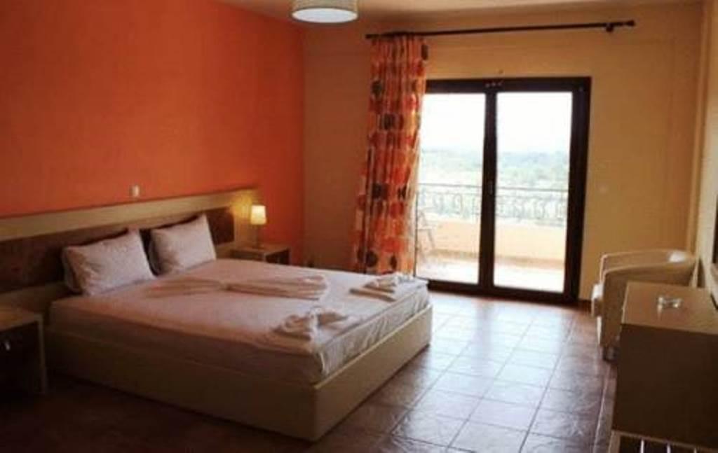 Moonbeam Hotel Potos Luaran gambar