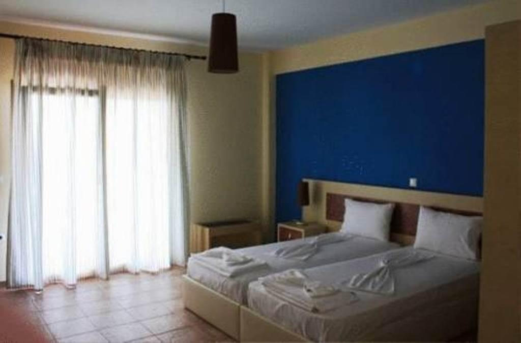 Moonbeam Hotel Potos Luaran gambar